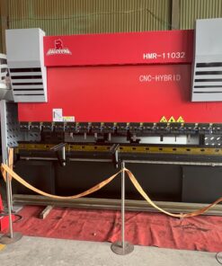 Máy chấn CNC HMR 11032. Lực chấn 110 tấn, chiều dài chấn 3200mm, Hệ Điều Hành SCS900